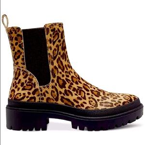 Never Worn! Lucky Brand Chelsea Boots